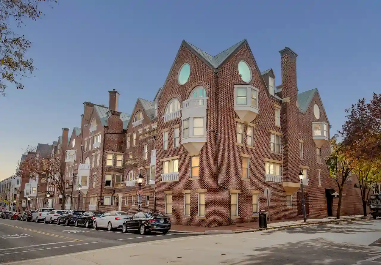 Penthouse property with a view of the potomac river and Arlington, VA
